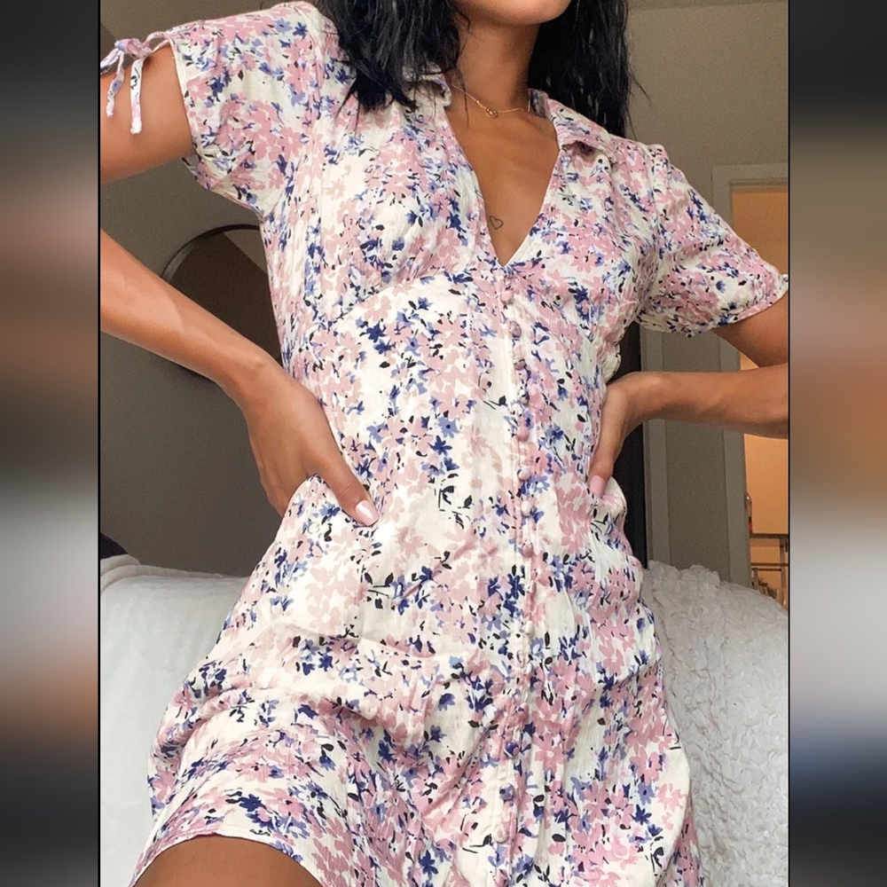 Lulus floral, breezy lined dress with side zipper